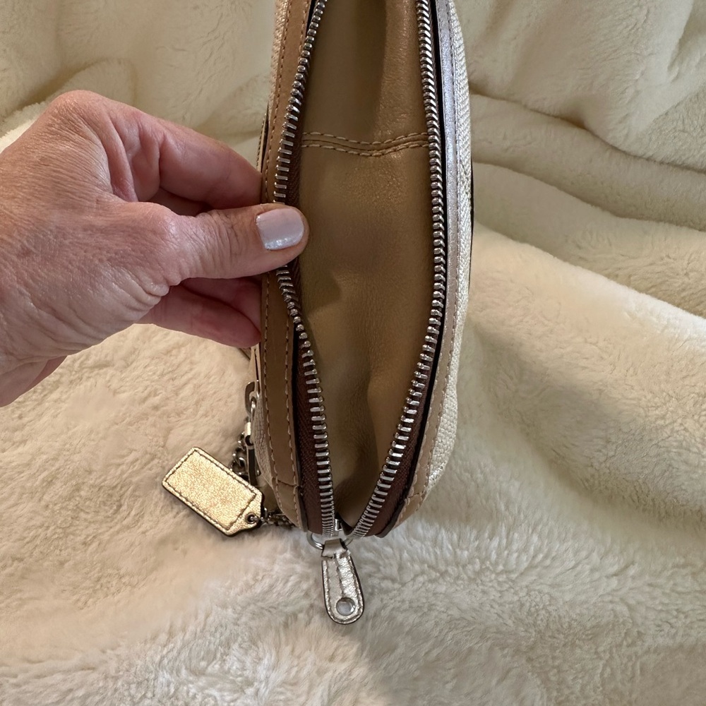 *Authentic* Rare Coach Kiss Lock Expandable Bag Perfect Condition View 2